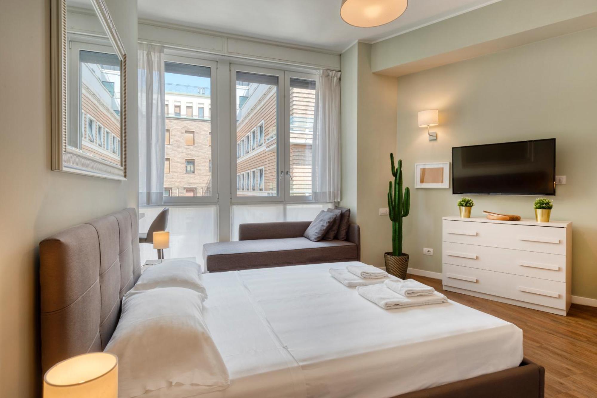 Duomo Apartments B Home - The Suites, Milan